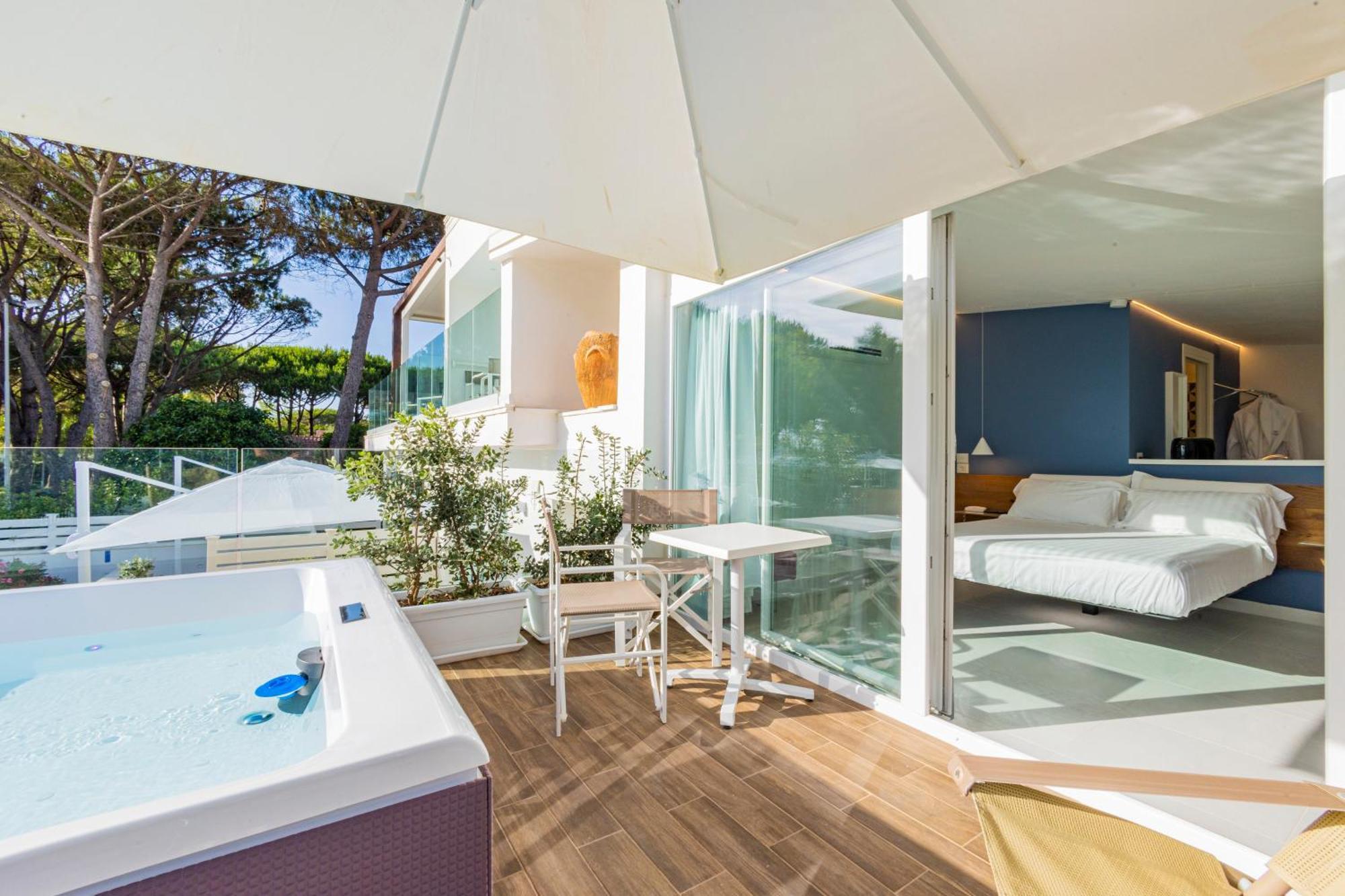 Aquamaris Design Suite & Spa 帕埃斯图姆 外观 照片