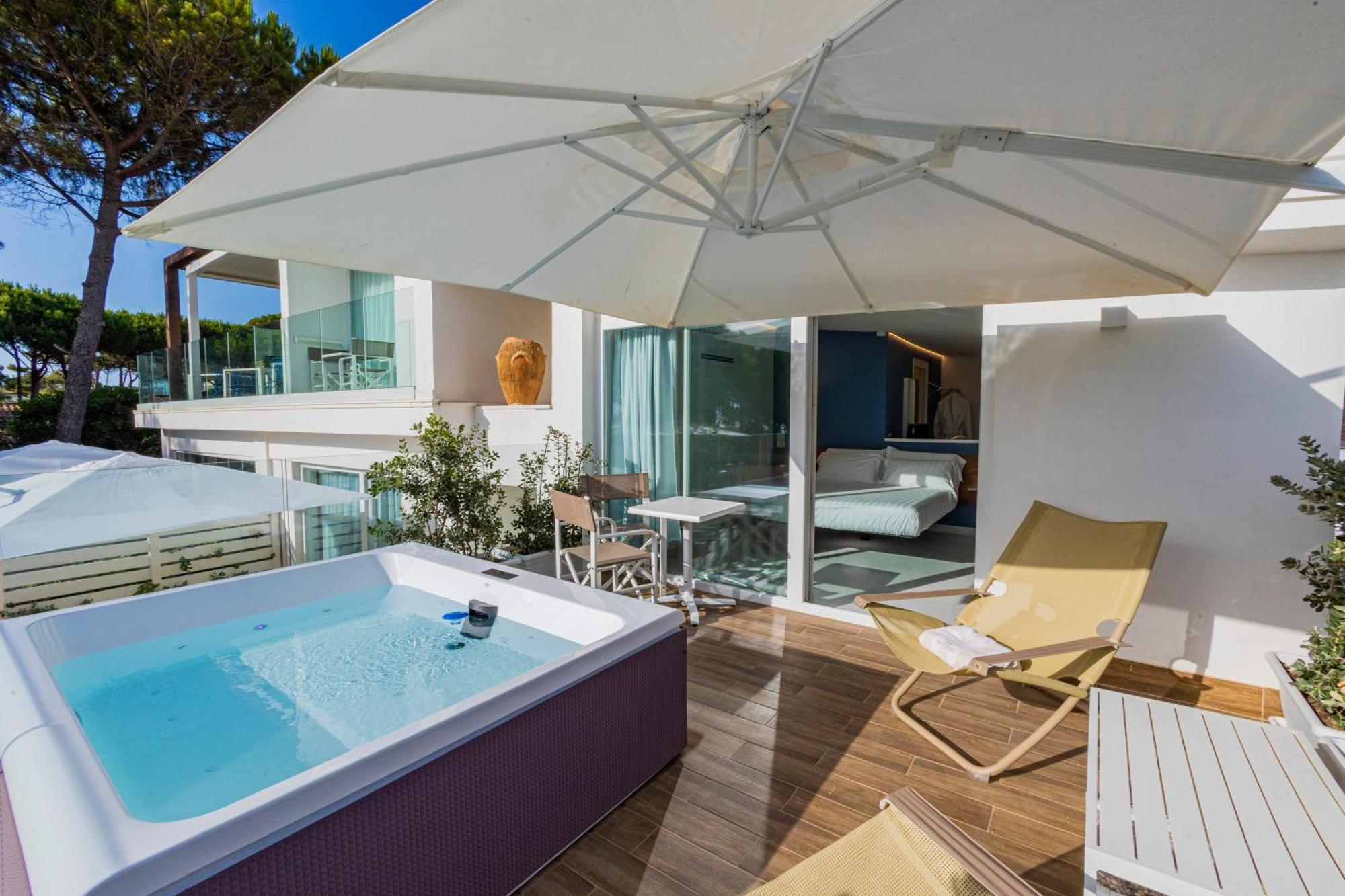 Aquamaris Design Suite & Spa 帕埃斯图姆 外观 照片